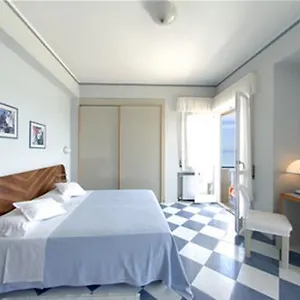 hotel-flora-alassio.hotelitalianriviera.com/