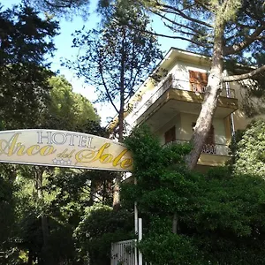 hotel-arco-del-sole.hotelitalianriviera.com/